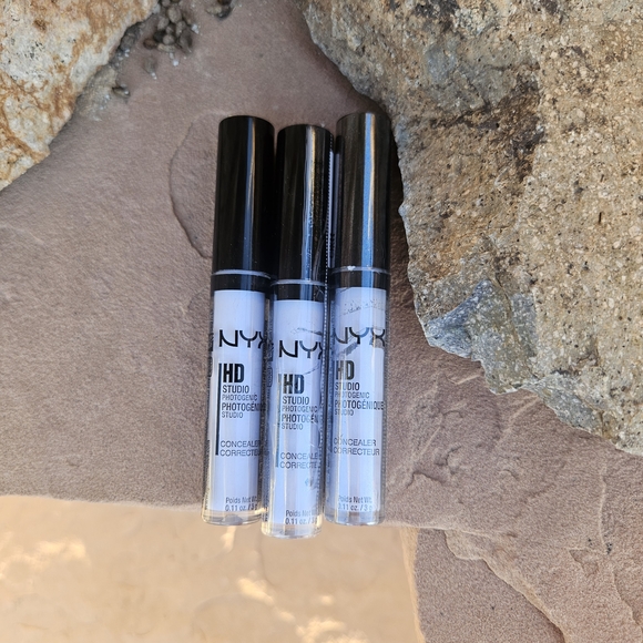 NYX HD Studio Photogenic Purple Lavender Color Corrector Concealer - Picture 1 of 2